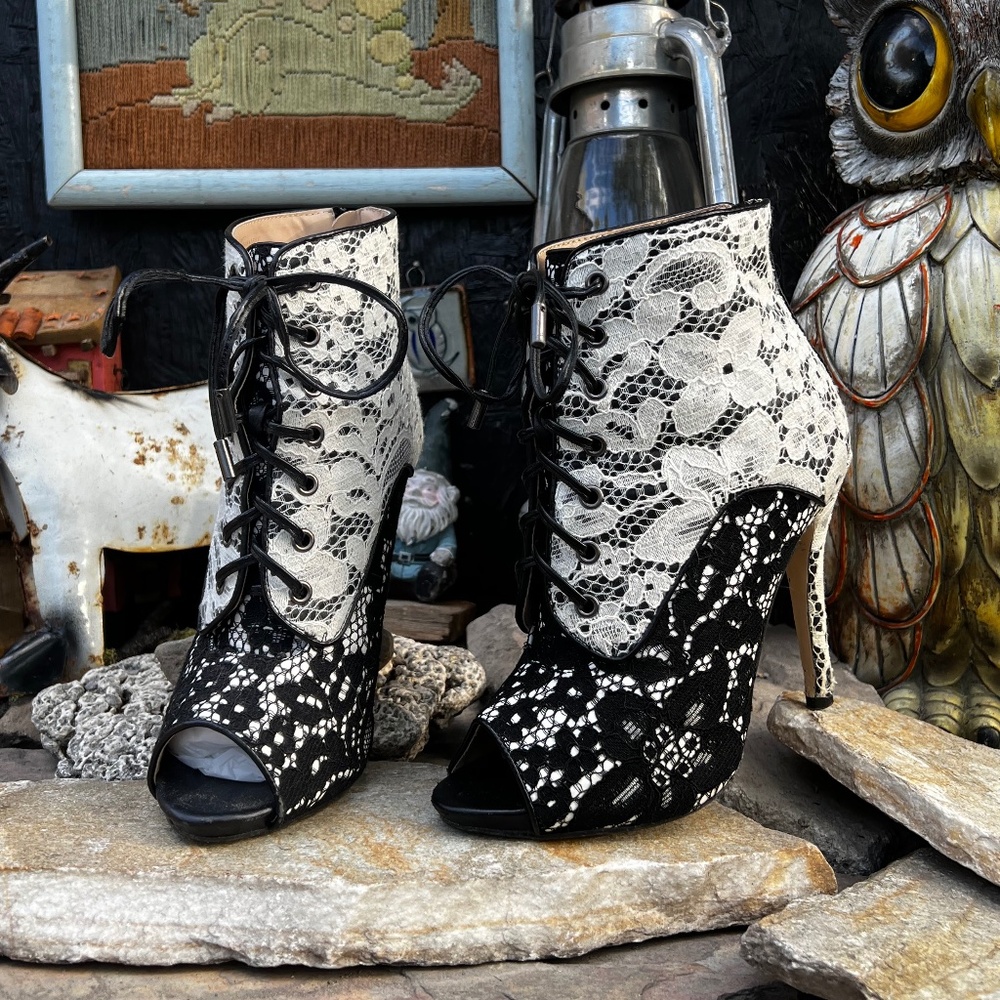 Madison Shoedazzle Shoes Anett White And Black Lace Heels